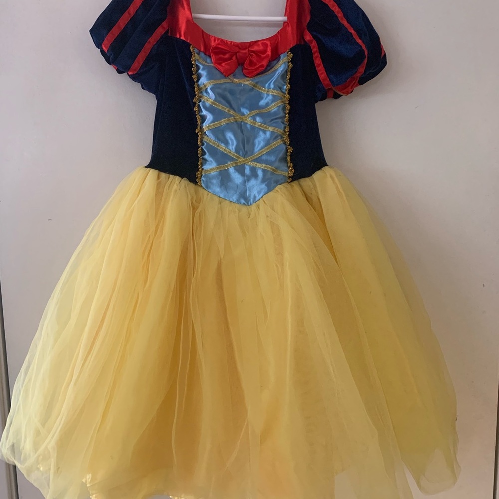 Girls Disney Snow White Costume size 5/6